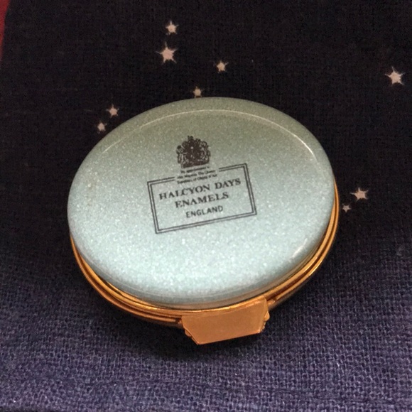 💕SOLD💕Halcyon Days Andy Warhol “two cherubs” enamel box - Picture 2 of 8